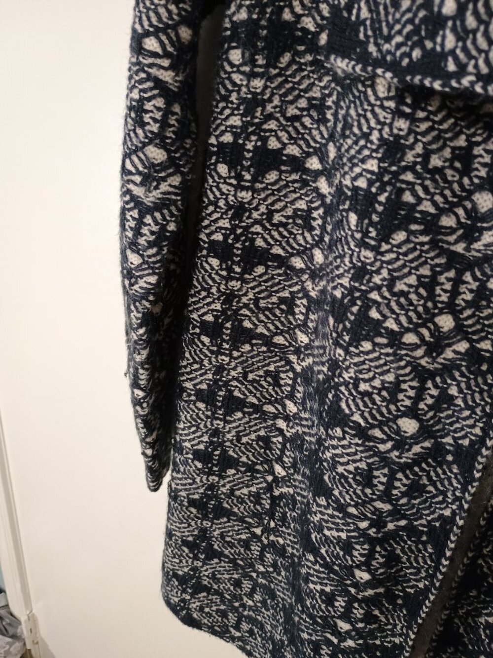 Chico’s Black White Floral Jacquard Open Front Cardigan Sweater Size 1 - Picture 4 of 7